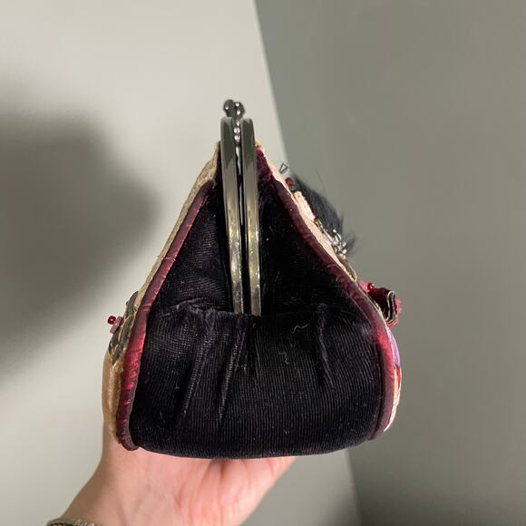 Vintage Mary Frances Beaded Velvet Clutch. - Picture 4 of 9